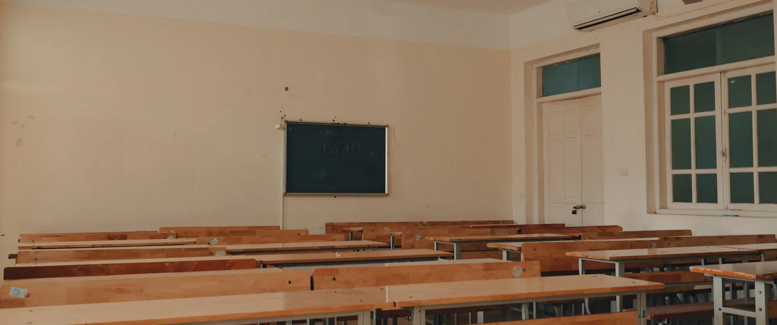 How to Share School Event Photos With Parents Safely (2026)